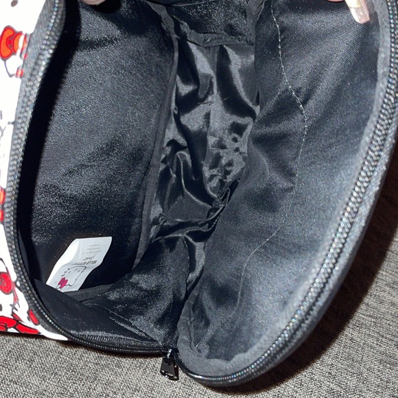 24HR DROP ⬇️ 4PC Hello Kitty Valentines Day Bundle - Picture 7 of 11